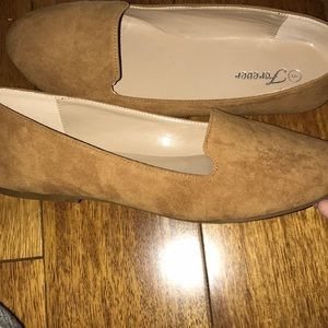 BRAND NEW Tan size 8 flats